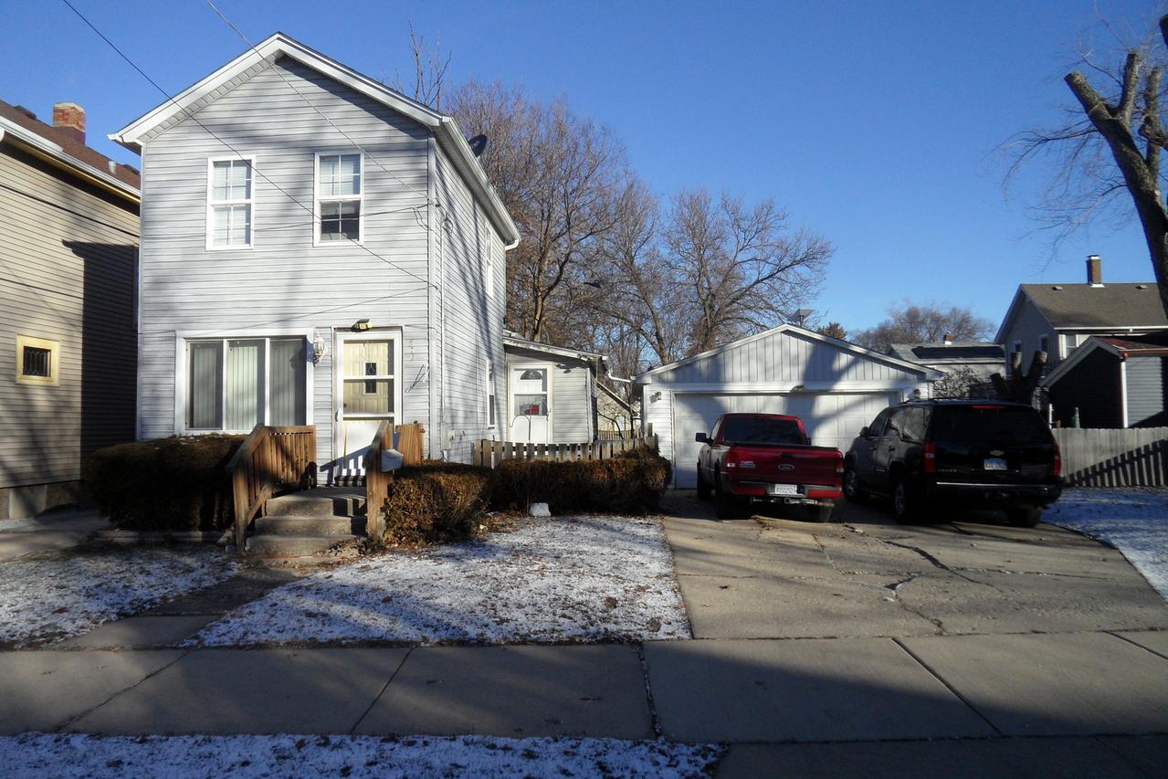 572 Fourth Ave., Aurora, IL 60505