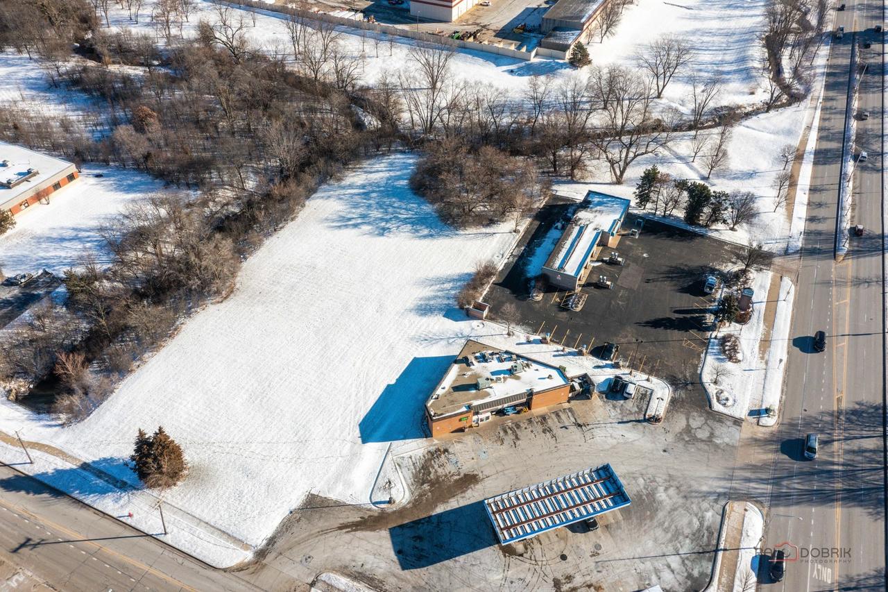 450 Lily Cache Ln., Bolingbrook, IL 60440