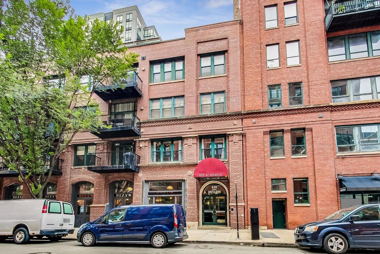 420 W Ontario St. #404, Chicago, IL 60654