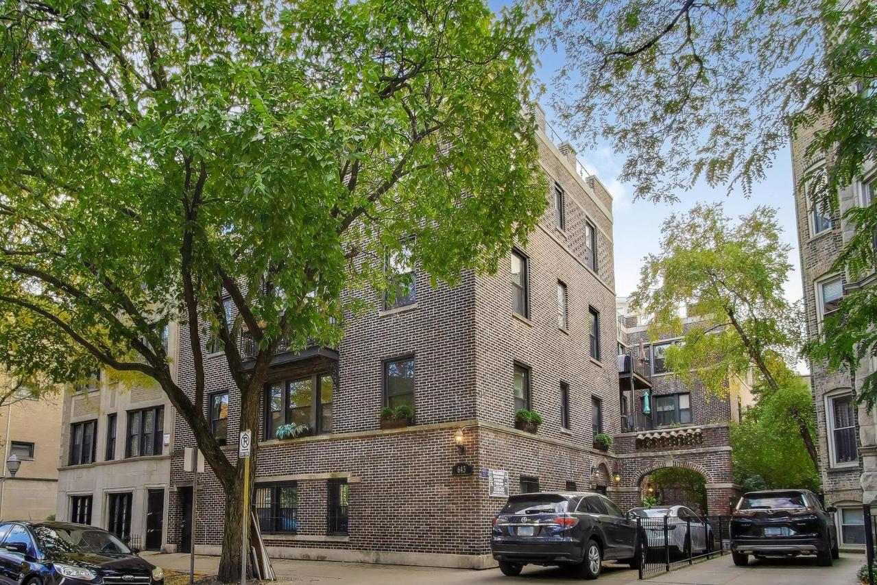 643 W Roscoe Ave. #D1, Chicago, IL 60657