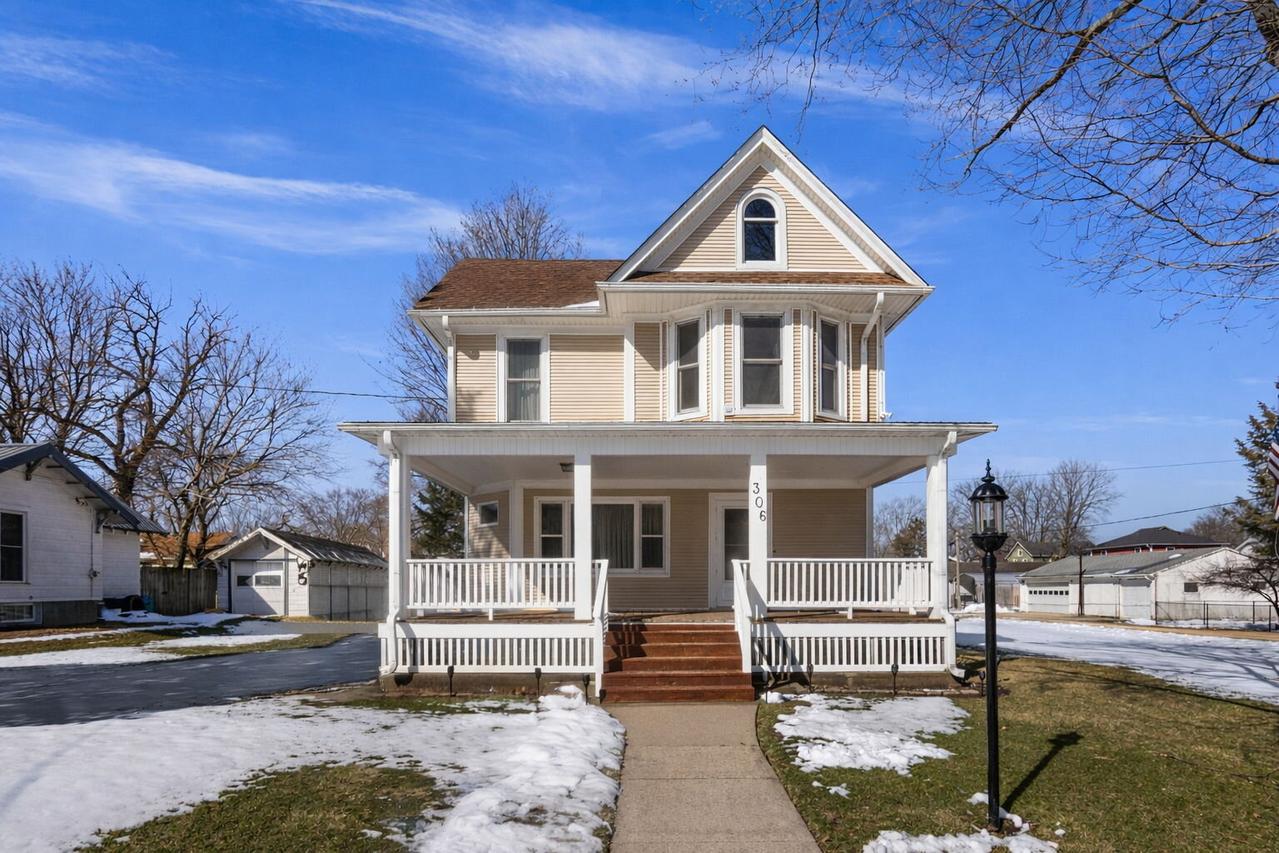 306 S 5th St., Kirkland, IL 60146