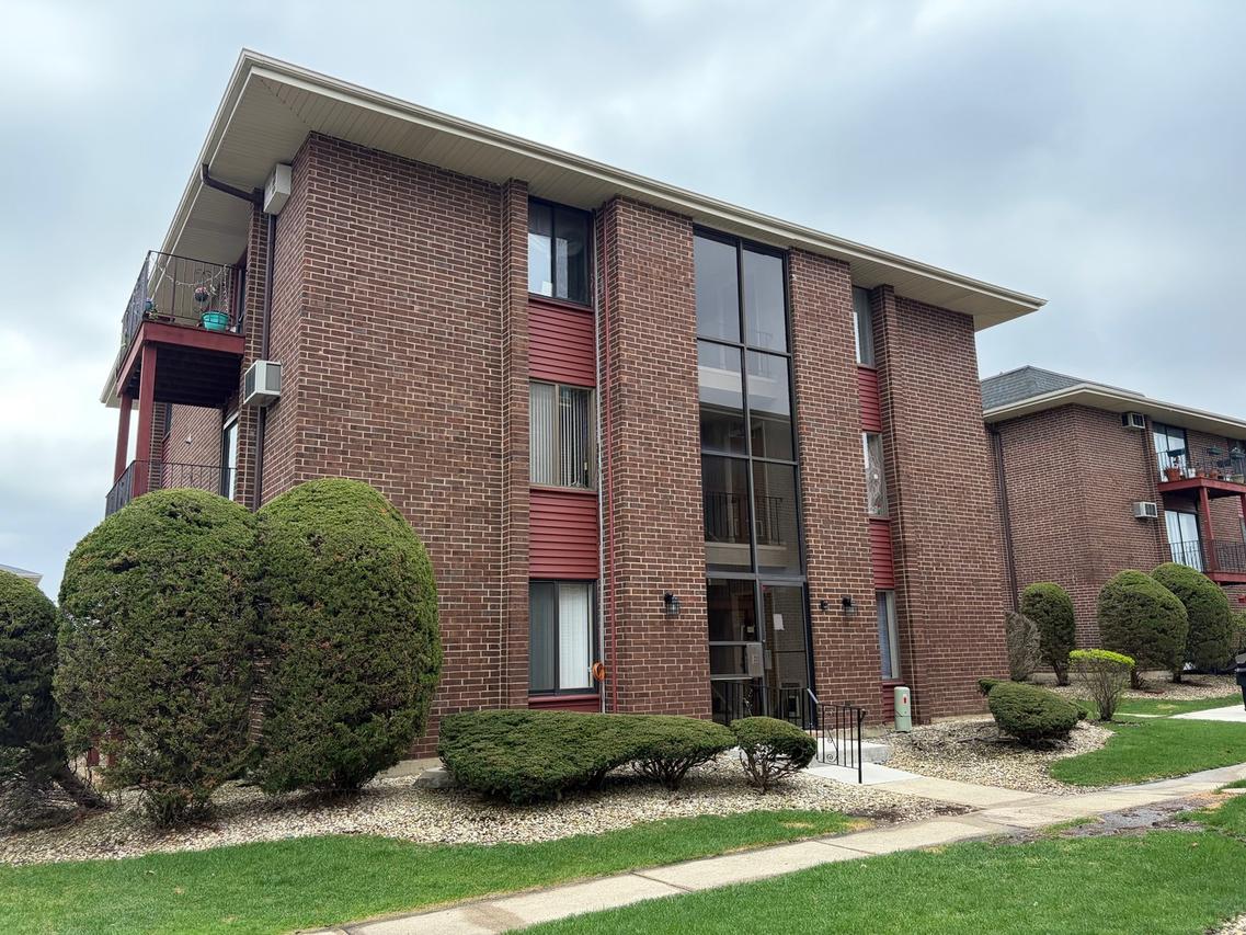 15818 Terrace Dr. #R3, Oak Forest, IL 60452