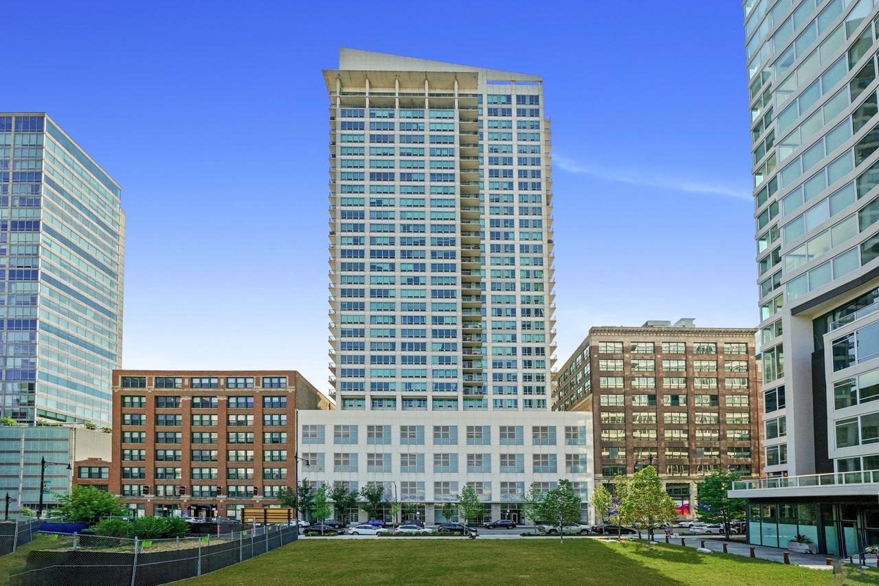 701 S Wells St. #902, Chicago, IL 60607