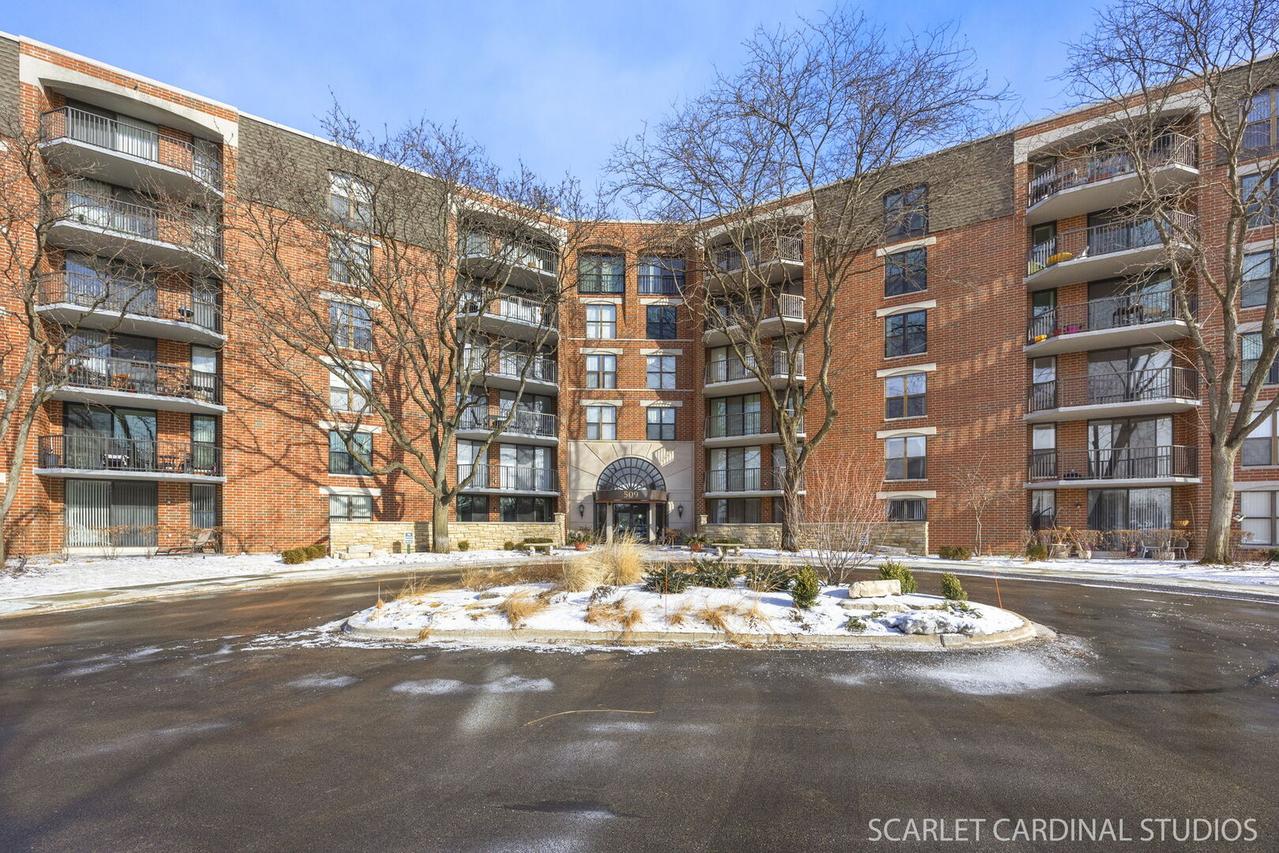 509 Aurora Ave. #120, Naperville, IL 60540