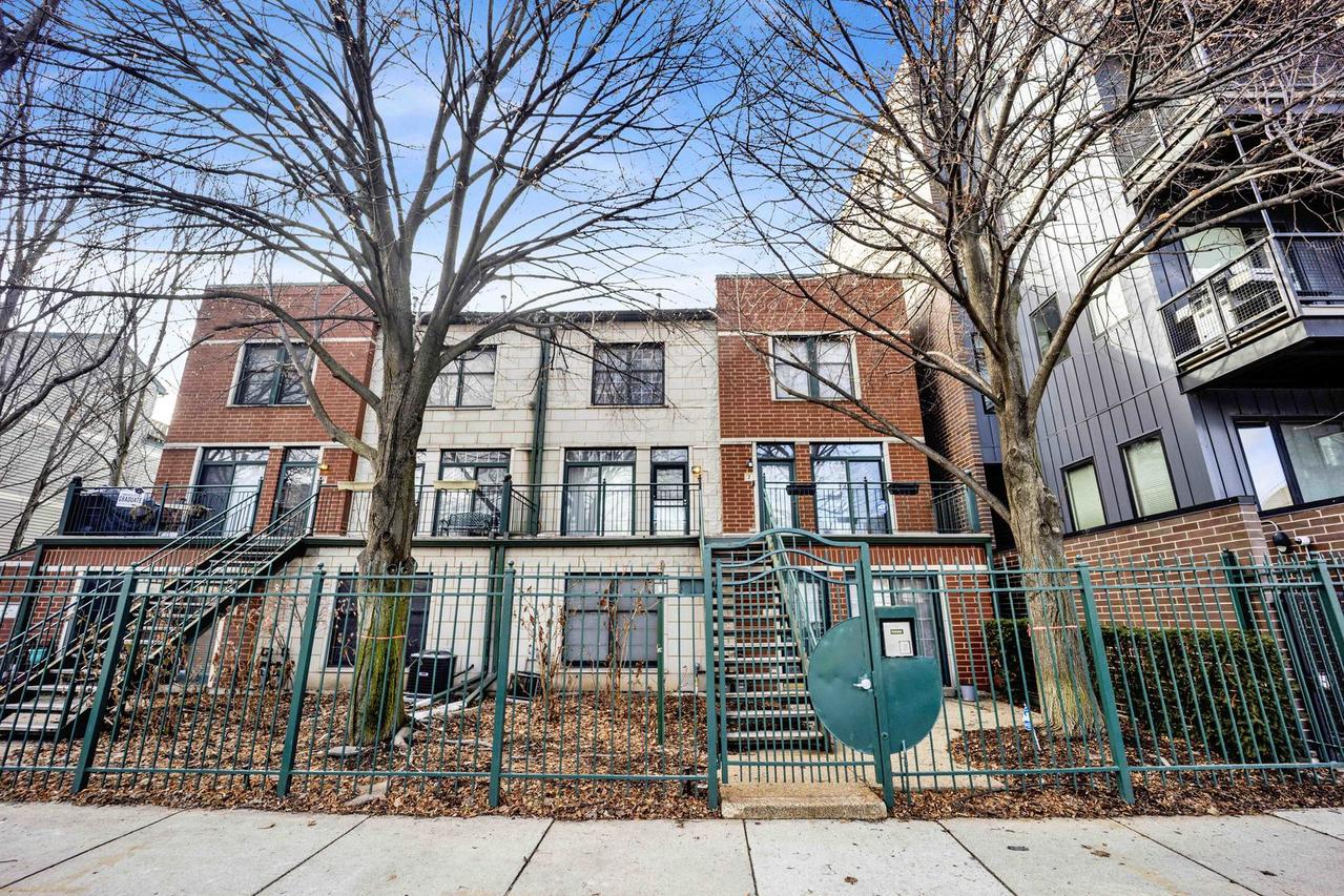 1812 S State St. #3, Chicago, IL 60616