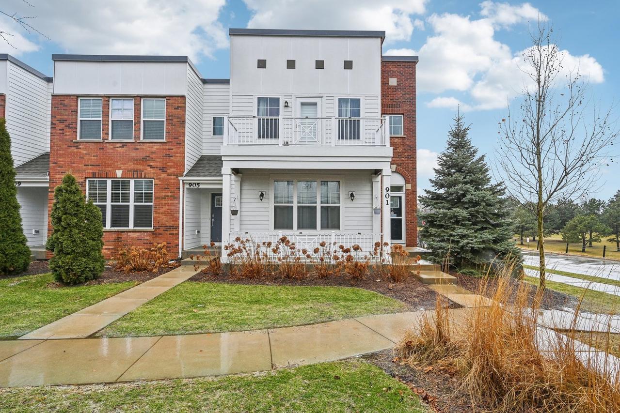 905 Times Square Dr., Aurora, IL 60504