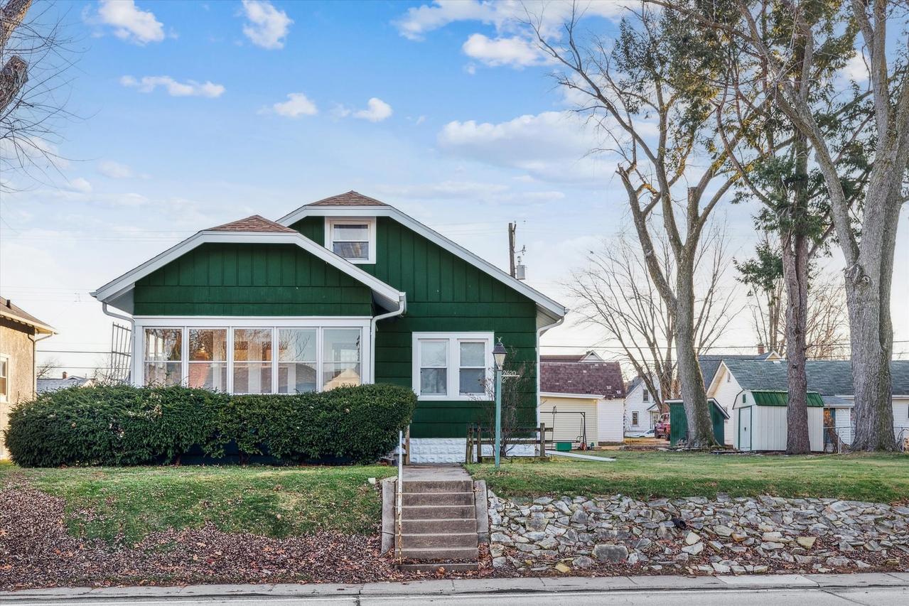 2620 12th Ave., Moline, IL 61265