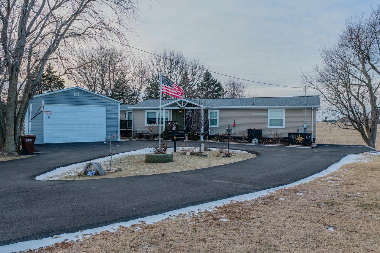 2728 W Brooklyn Rd., Compton, IL 61318