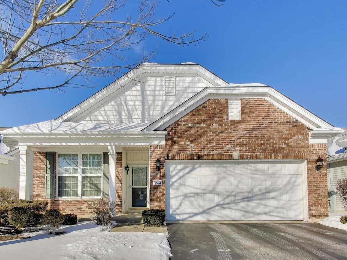 2594 Venetian Ln., Elgin, IL 60124