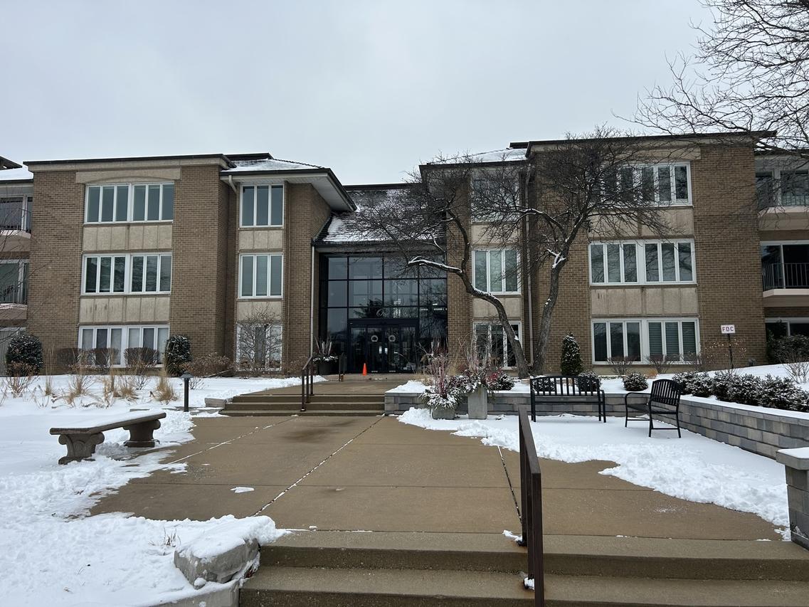 1 Oak Brook Club Dr. #A105, Oak Brook, IL 60523