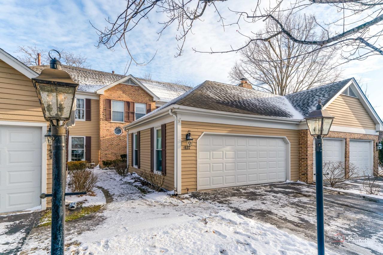 127 Camden Ct., Lincolnshire, IL 60069