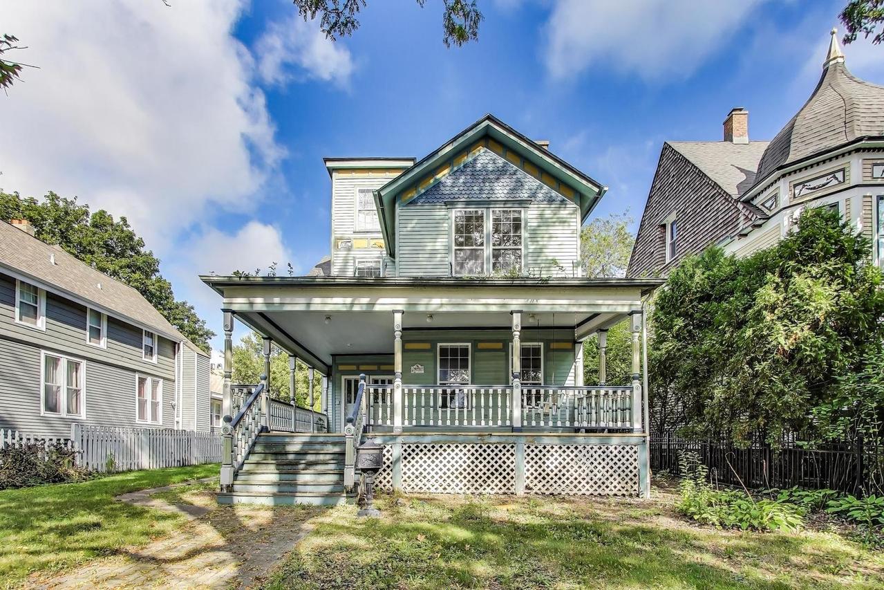 375 Park Ave., Highland Park, IL 60035