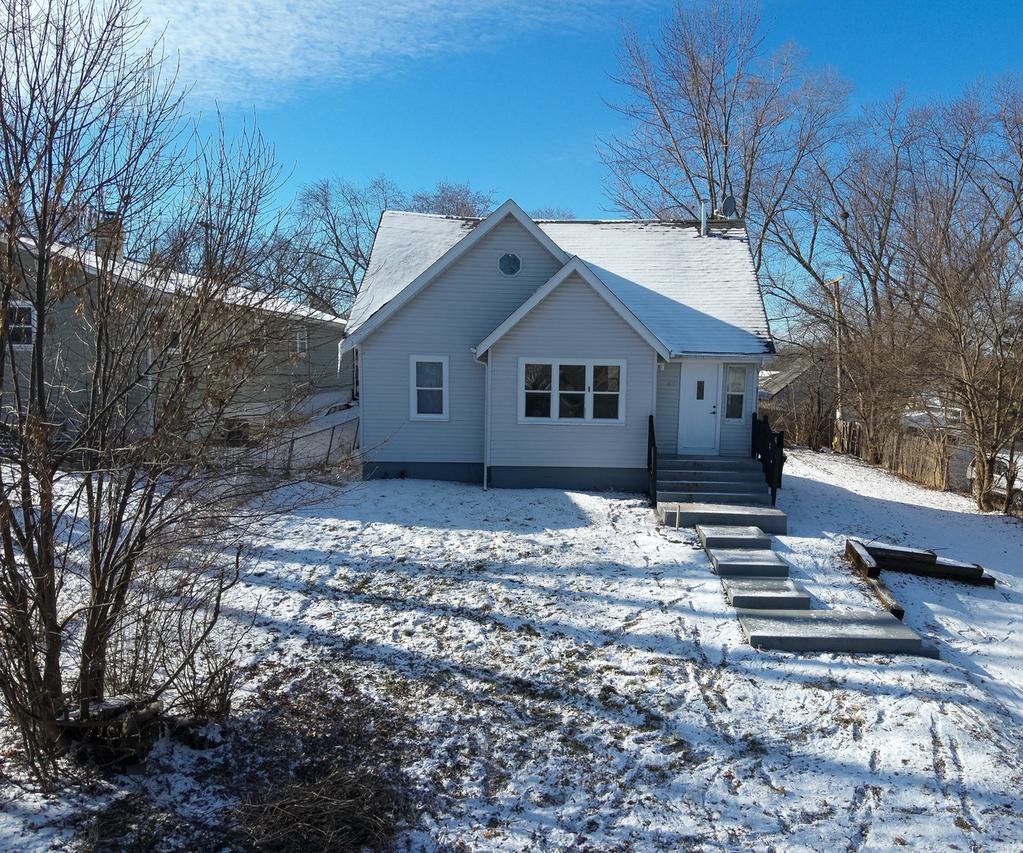 526 Grandview Dr., Round Lake Park, IL 60073