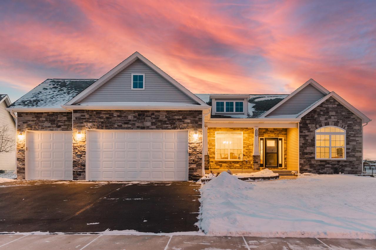 2337 Coventry Cir., Sycamore, IL 60178