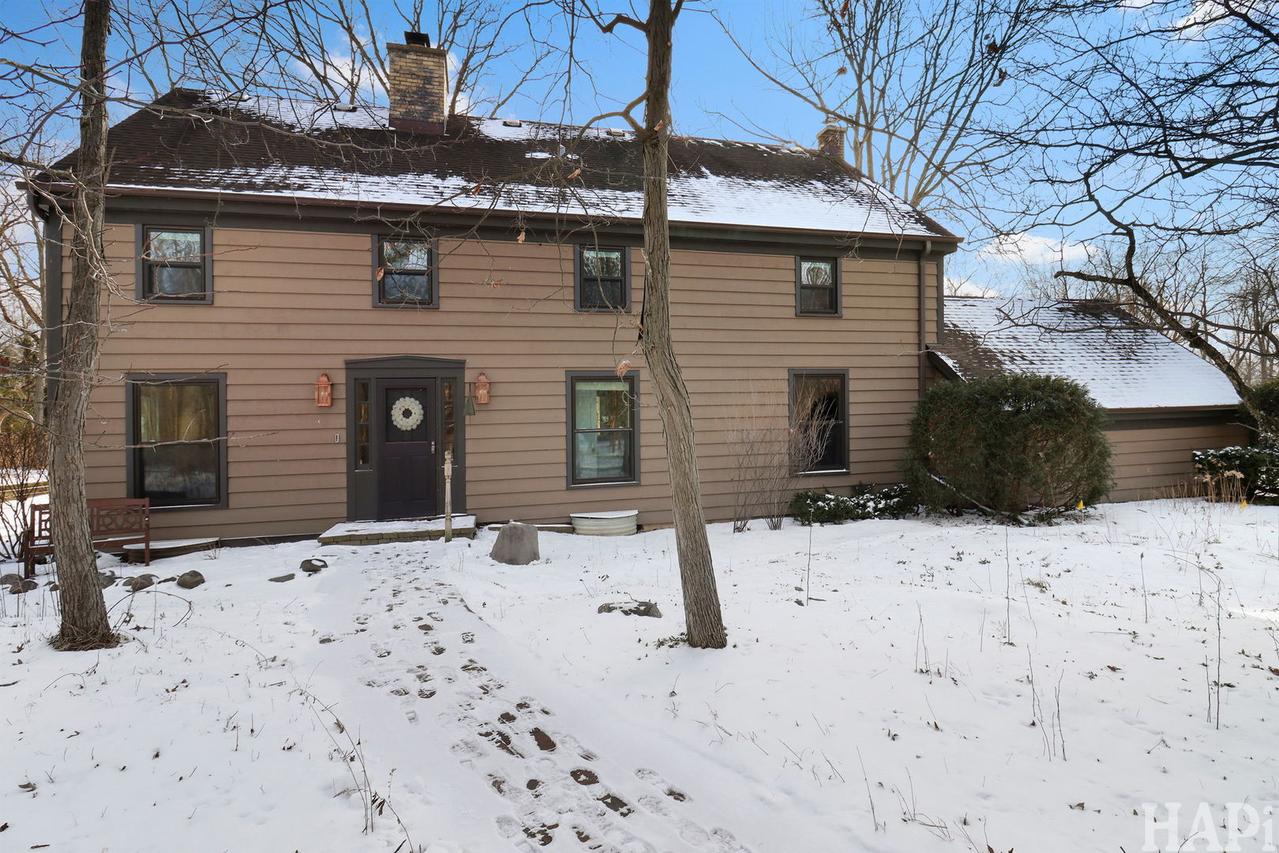 840 Hawthorne Ln., Libertyville, IL 60048