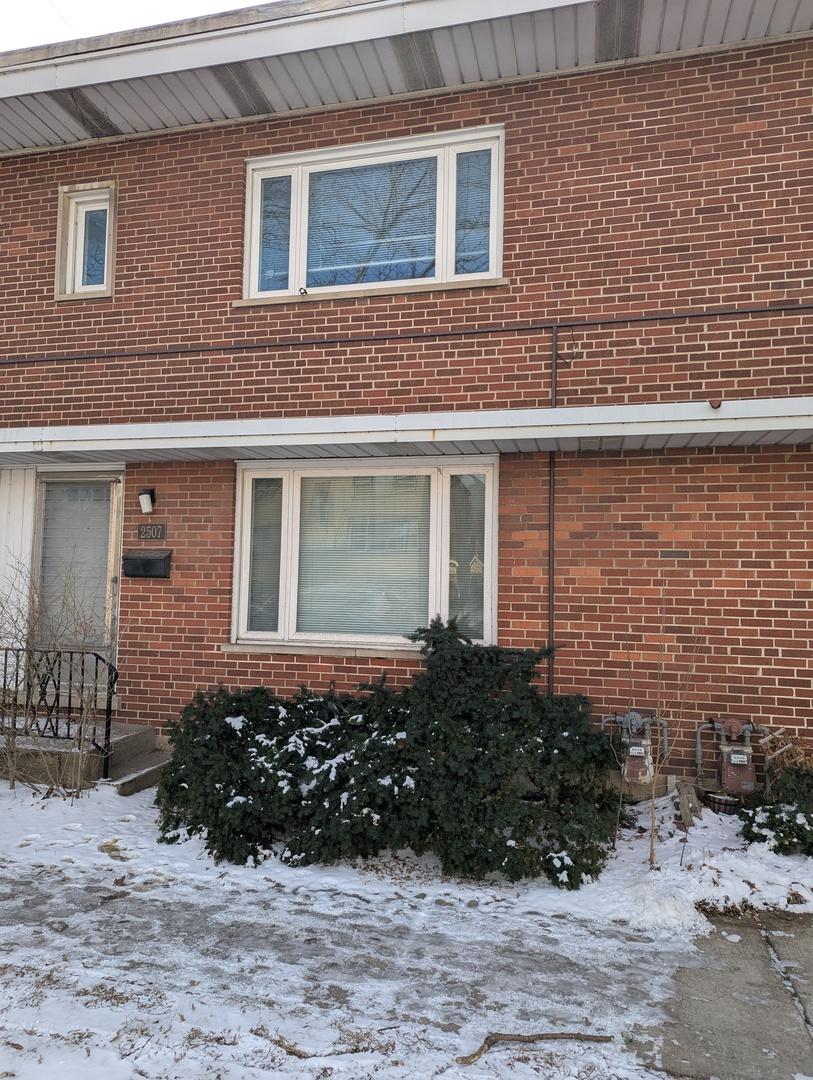 2507 W Howard St., Chicago, IL 60645
