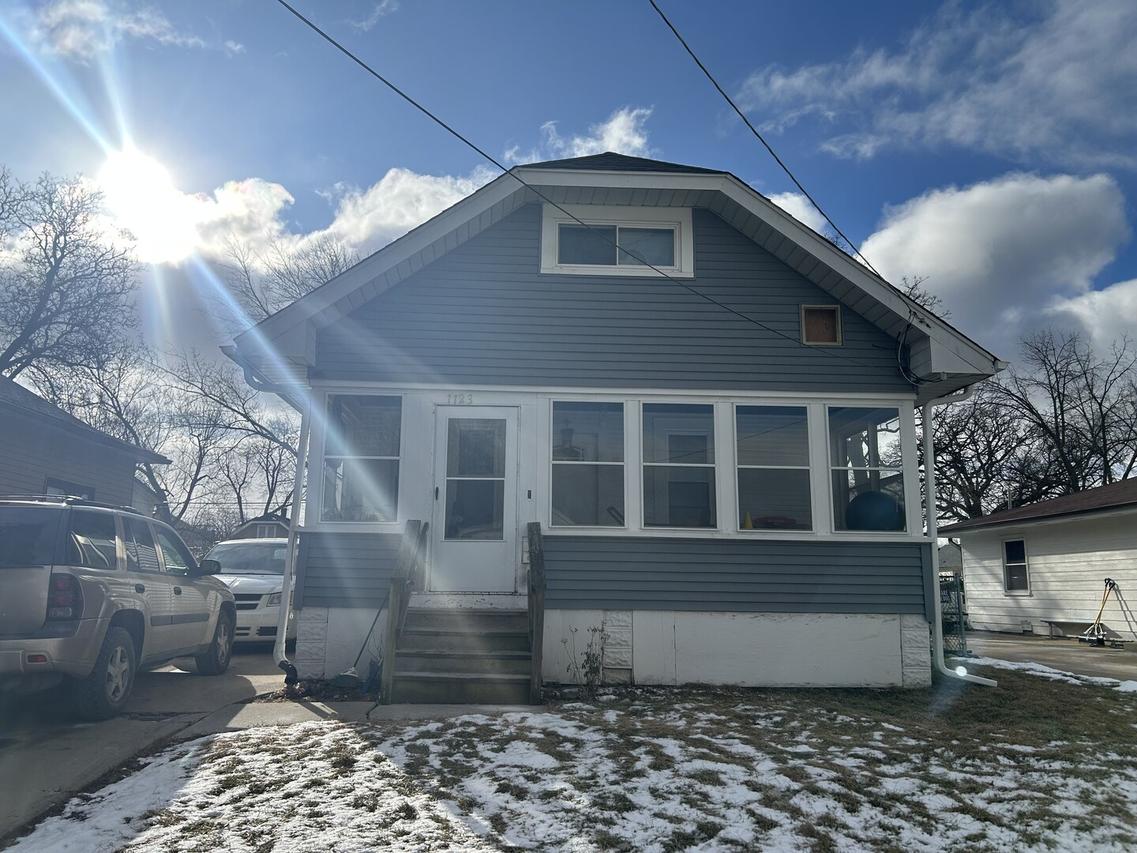 1123 Front St., Aurora, IL 60505