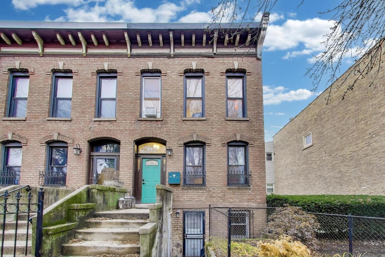 902 S Claremont Ave., Chicago, IL 60612