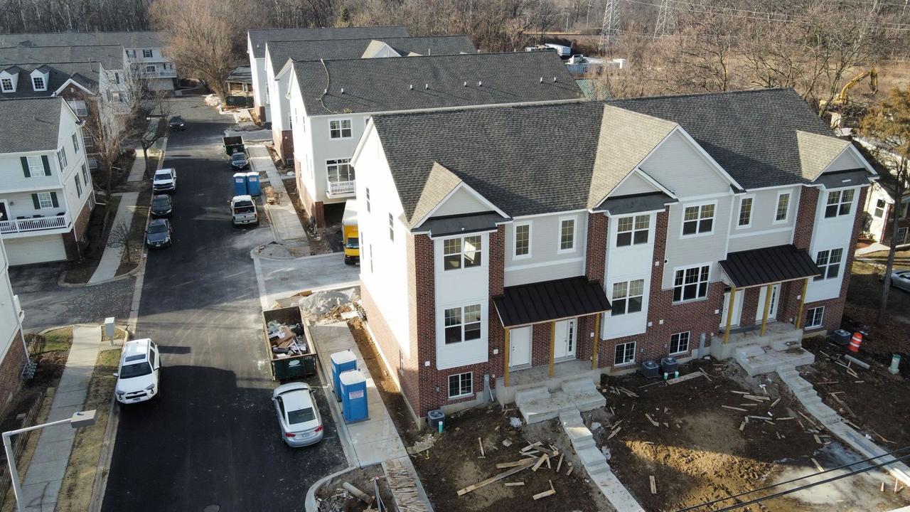 183 Eli Ct., Des Plaines, IL 60016