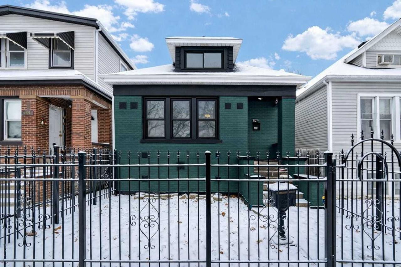 6818 S Wood St., Chicago, IL 60636