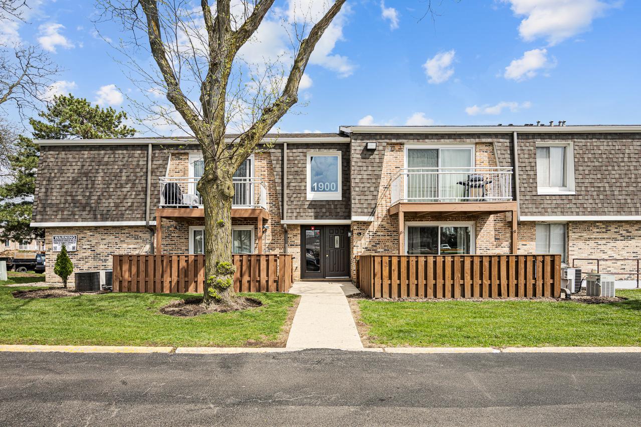 1900 Plum Grove Rd. #2C, Rolling Meadows, IL 60008