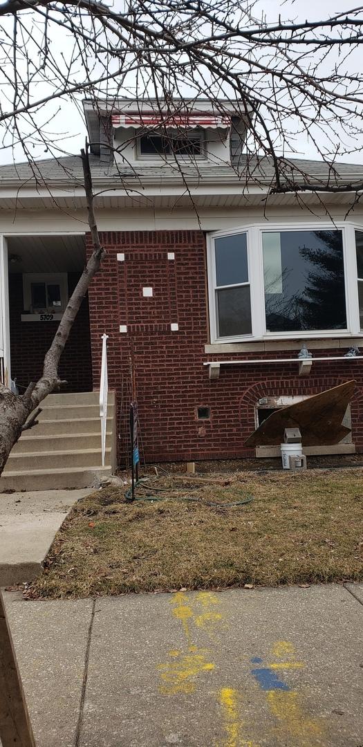 5709 S Mozart St., Chicago, IL 60629