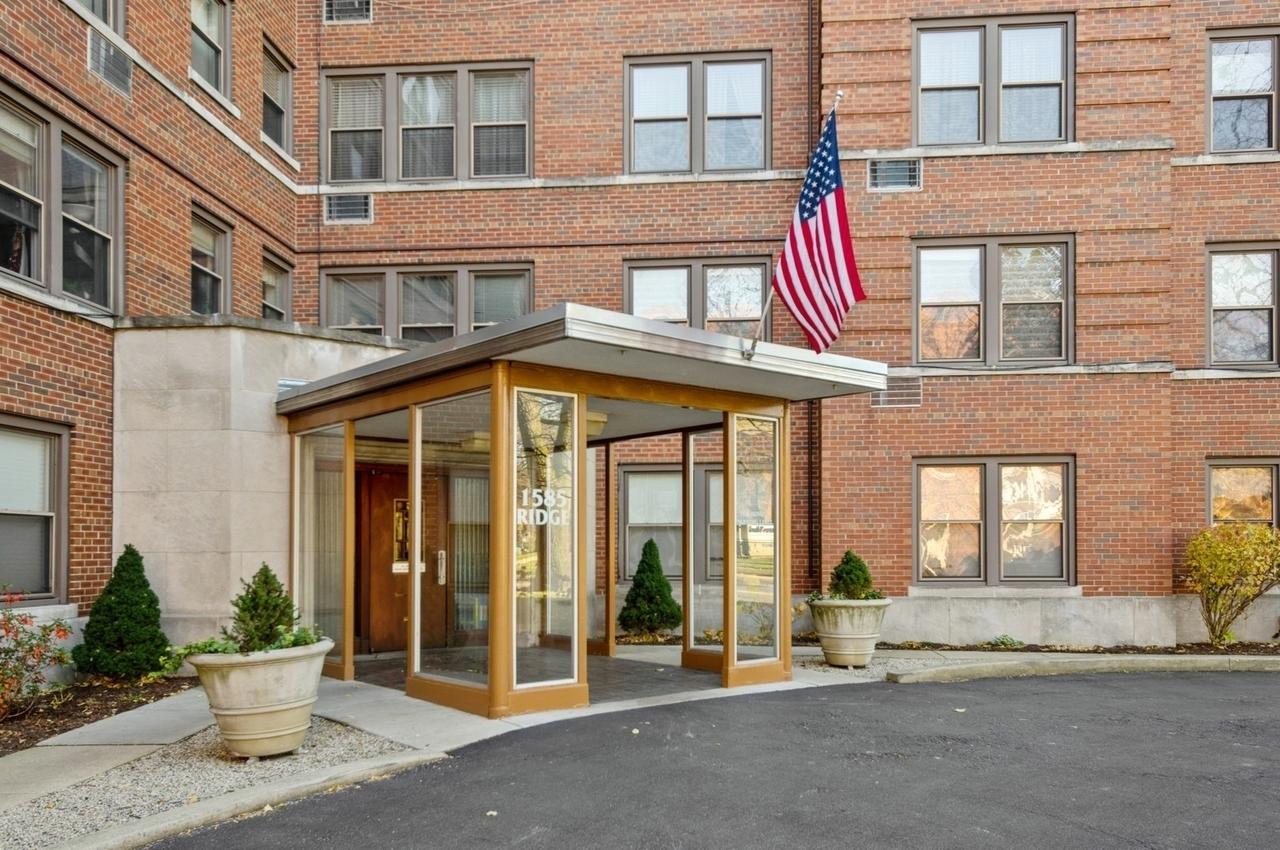 1585 Ridge Ave. #301, Evanston, IL 60201