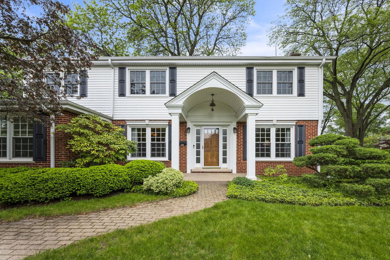 703 E Thomas St., Arlington Heights, IL 60004