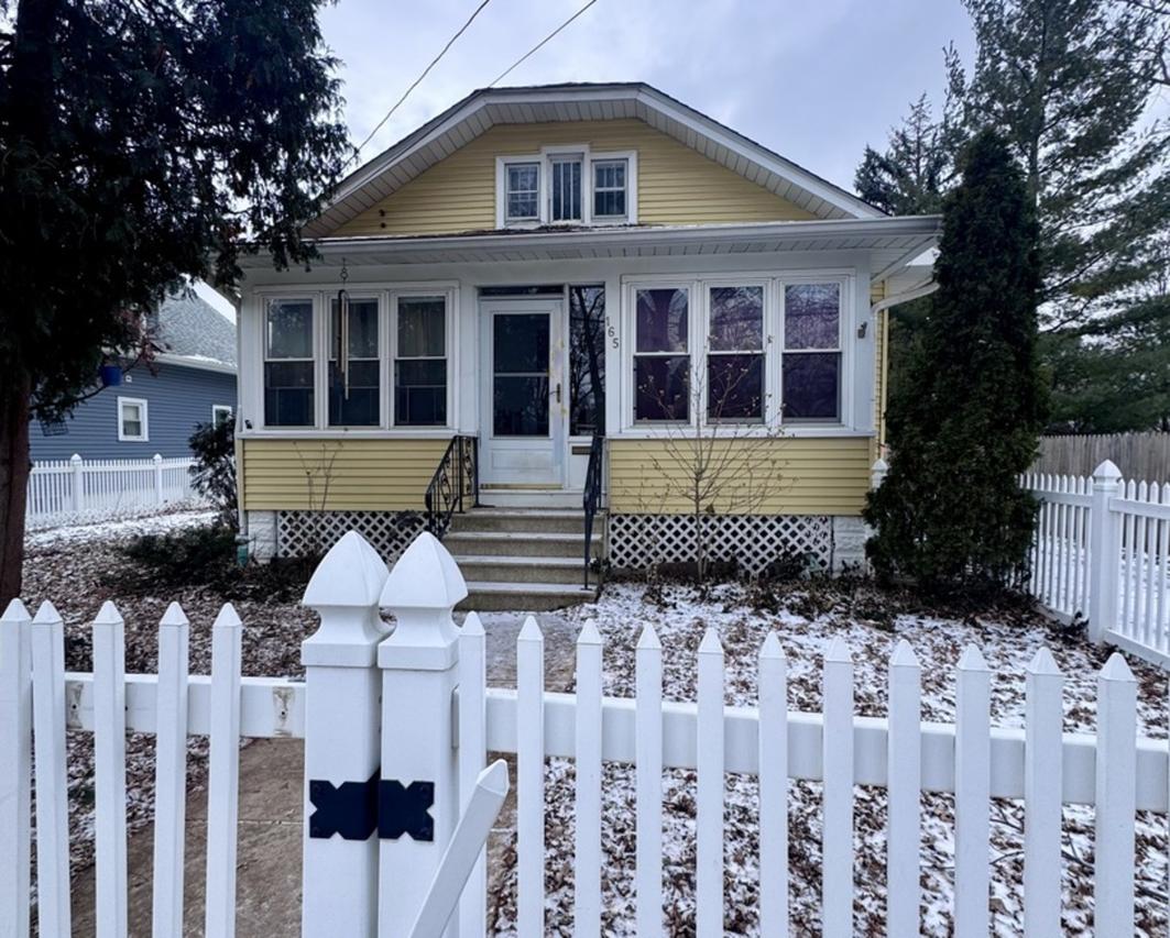 165 Franklin Ave., Aurora, IL 60506