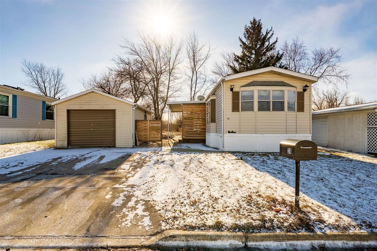 26 Troy Ct., Bloomington, IL 61701