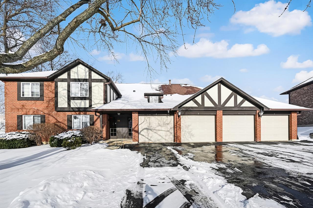 35 Shawnee Tr. #1, Indian Head Park, IL 60525