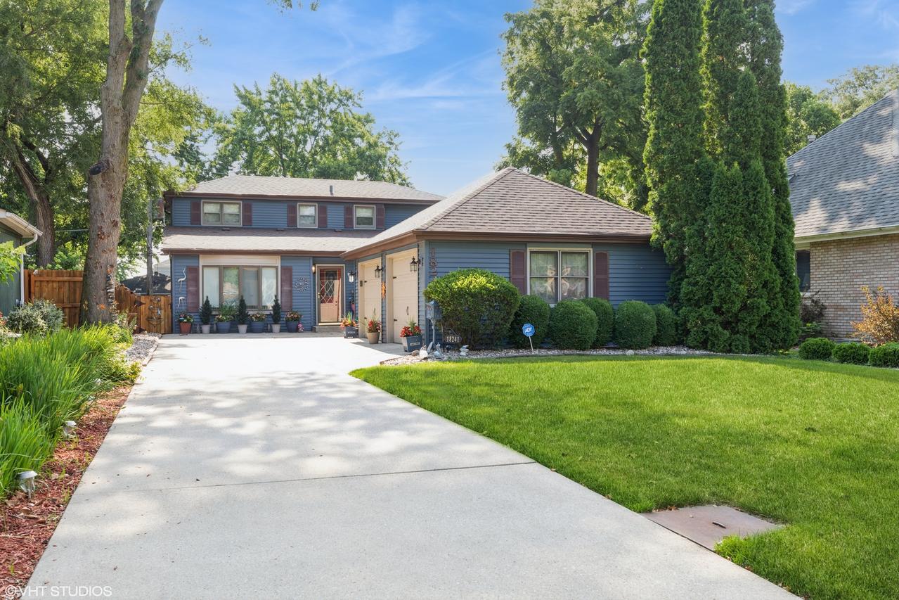 18241 Gottschalk Ave., Homewood, IL 60430