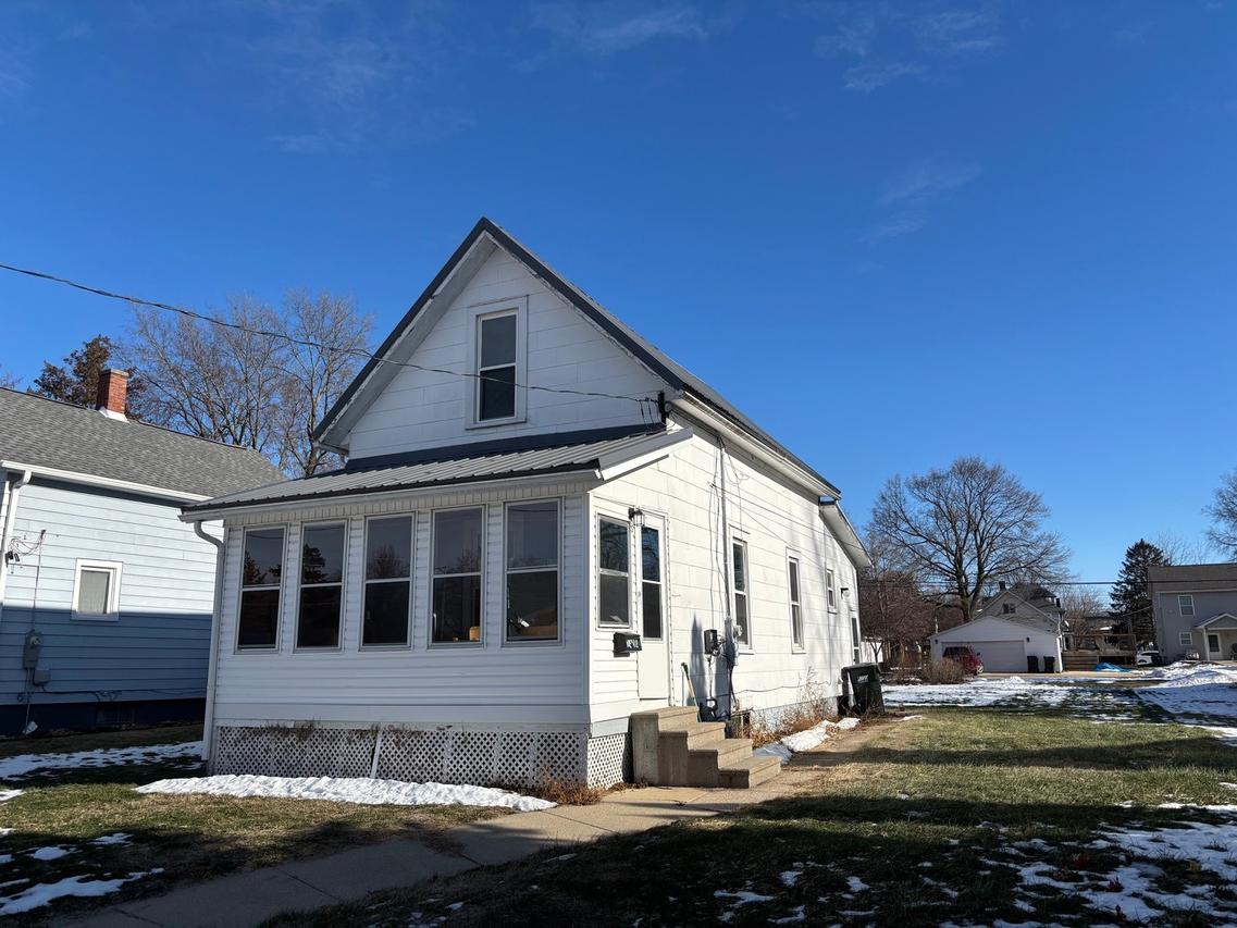 1408 3rd Ave., Sterling, IL 61081