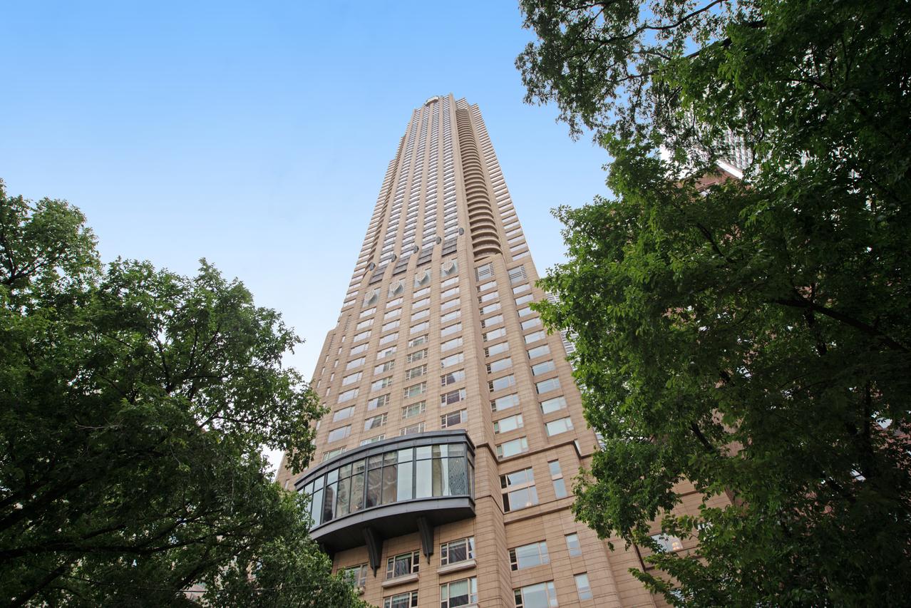 800 N Michigan Ave. #4201, Chicago, IL 60611