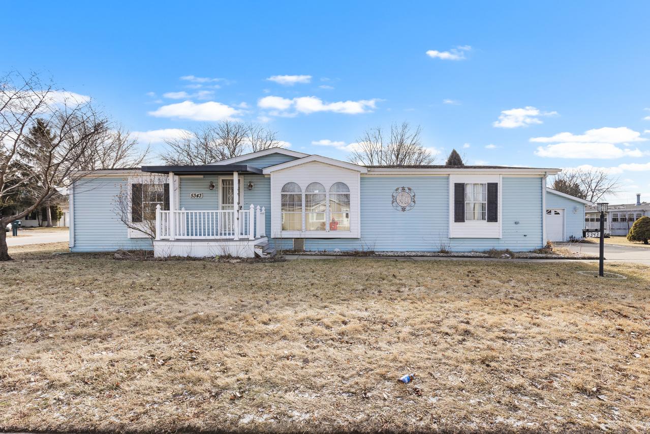 5343 Mahogany Ln., Roscoe, IL 61073