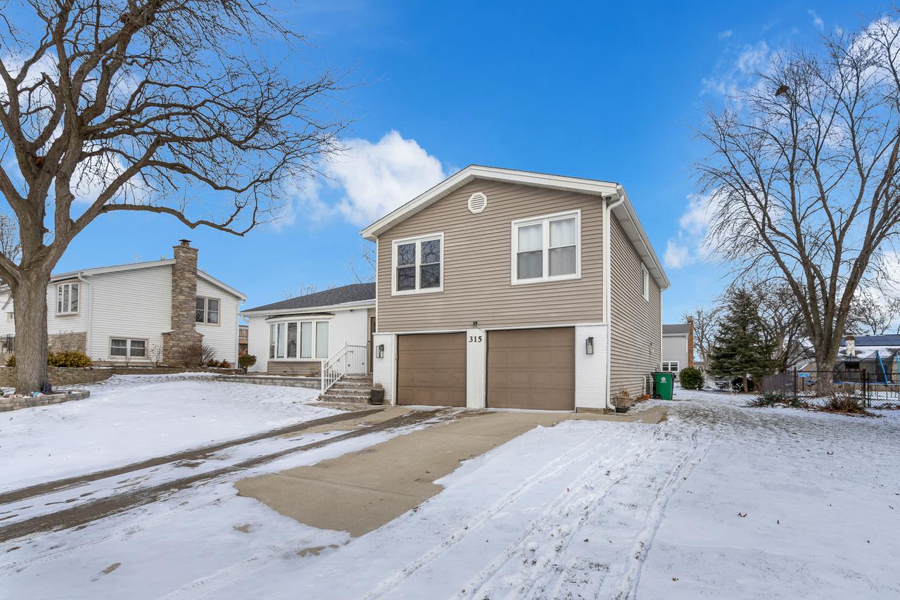 315 Norton Ln., Bloomingdale, IL 60108