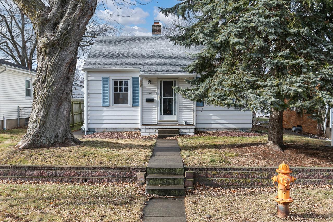 1917 33rd St., Moline, IL 61265