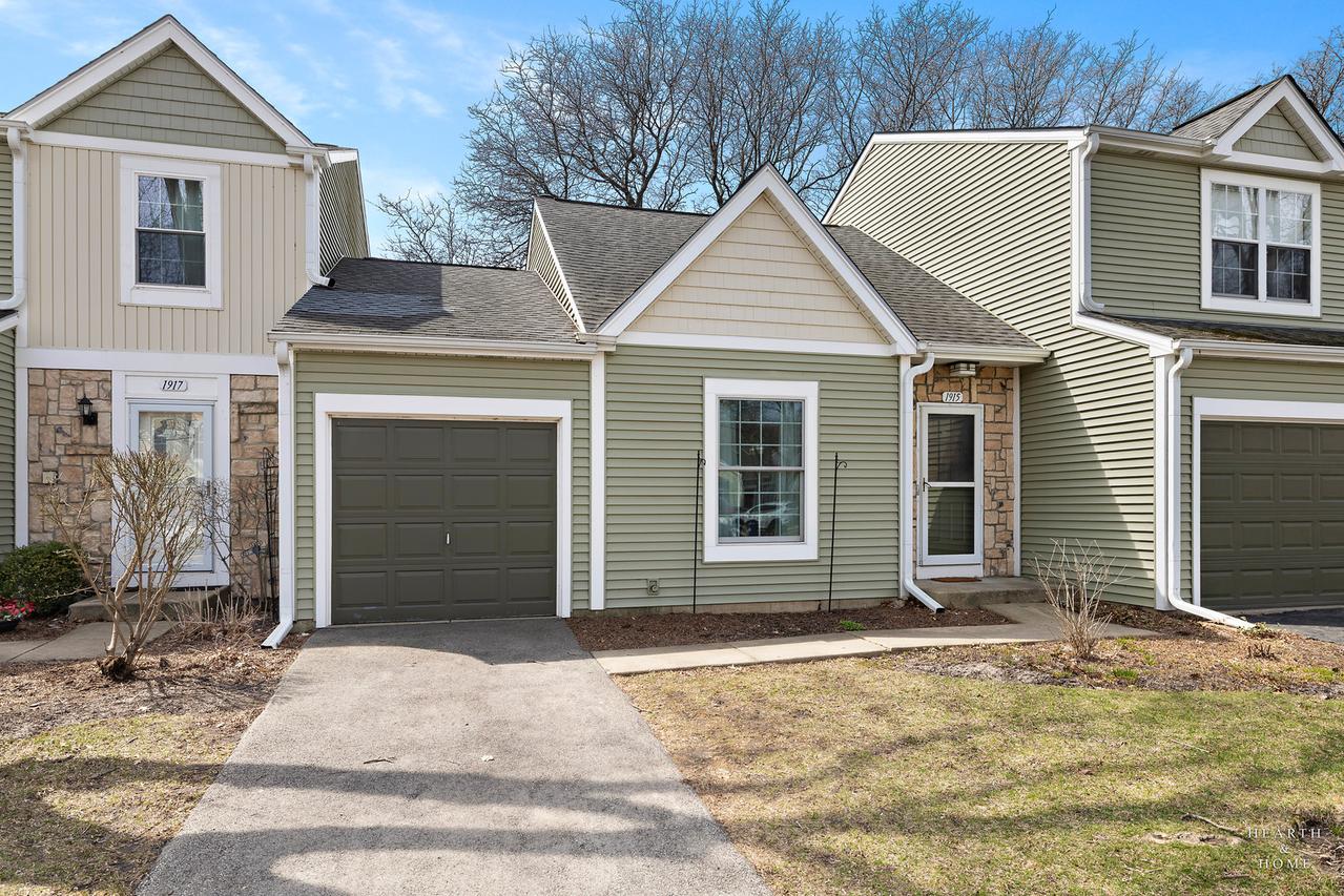 1915 Ozark Pkwy., Algonquin, IL 60102