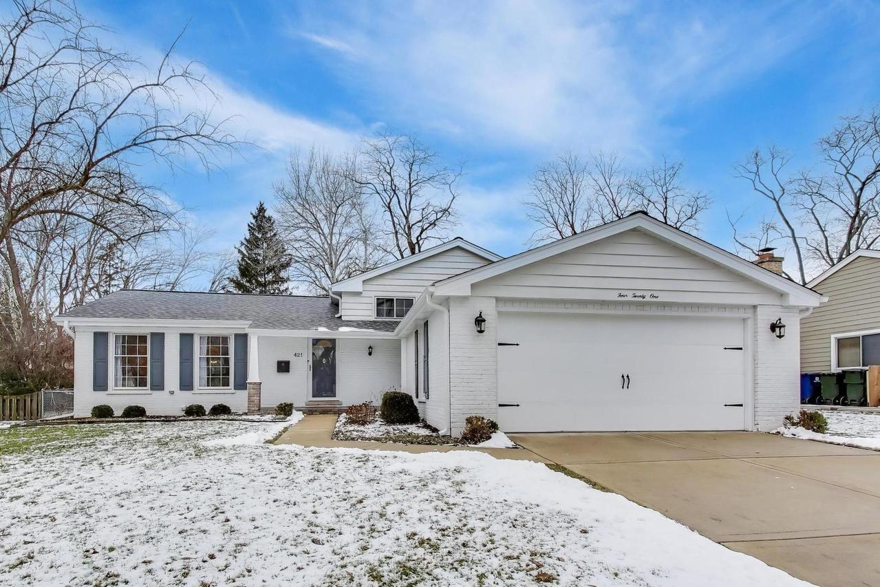 421 Berry Dr., Naperville, IL 60540
