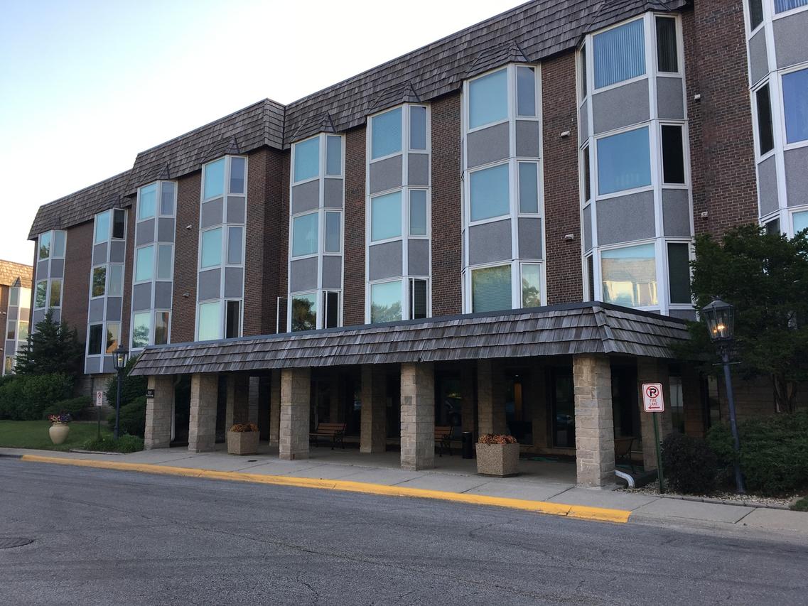 300 Thames Pkwy. #3D, Park Ridge, IL 60068