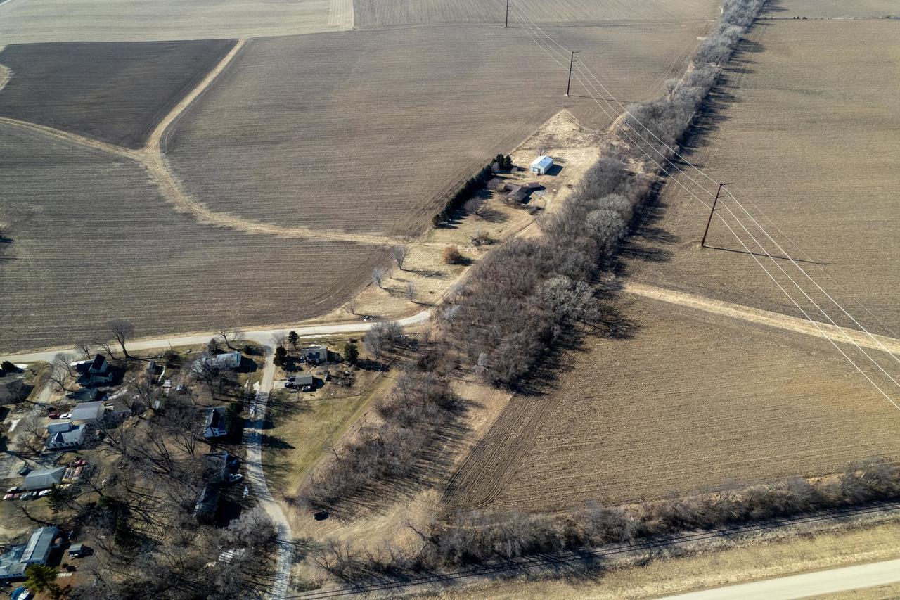 W Maple St., Holcomb, IL 61043