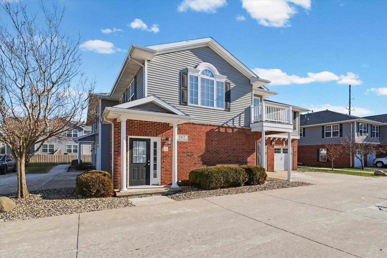 102 Essex Ln. #10, Savoy, IL 61874