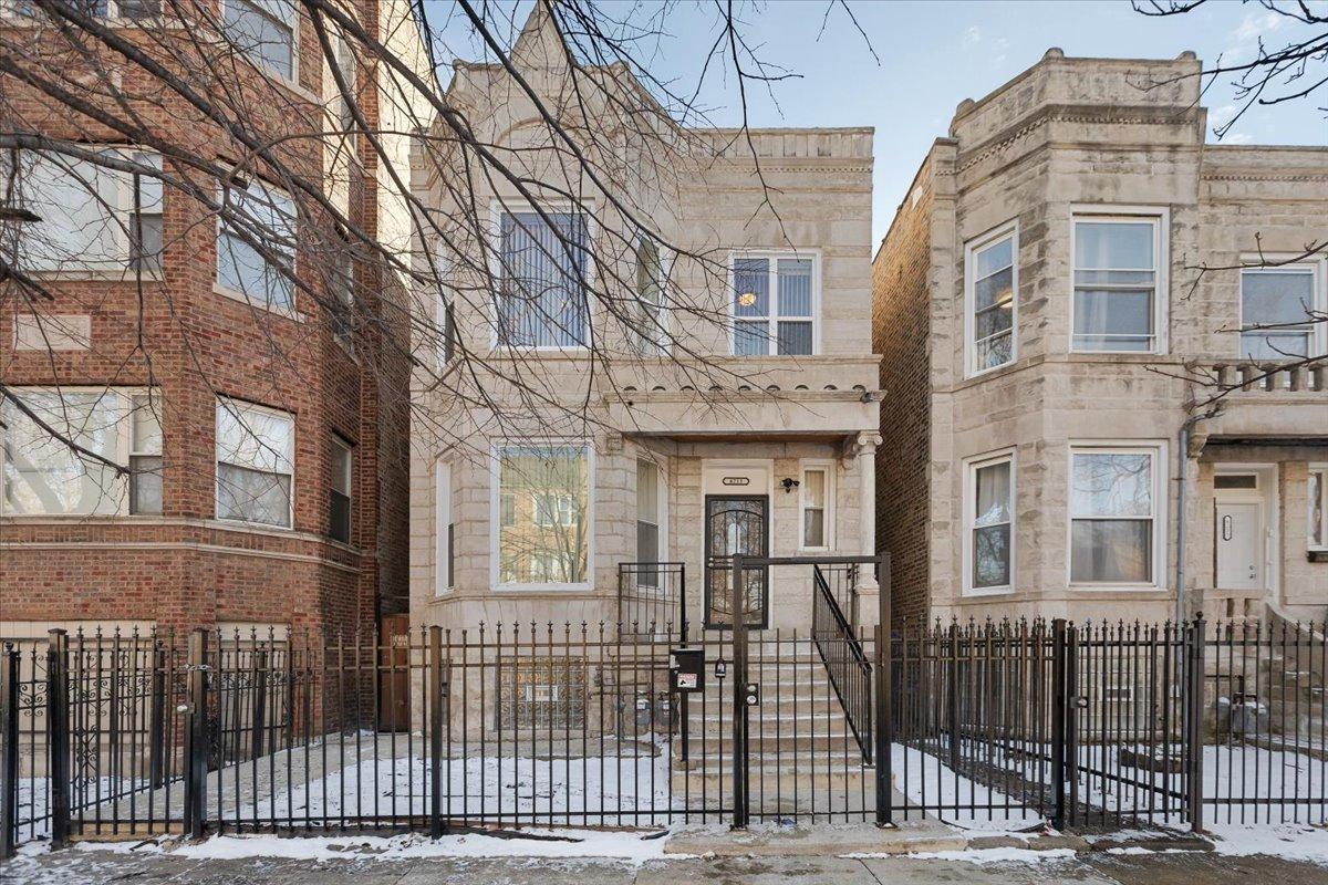 4211 W Gladys Ave., Chicago, IL 60624