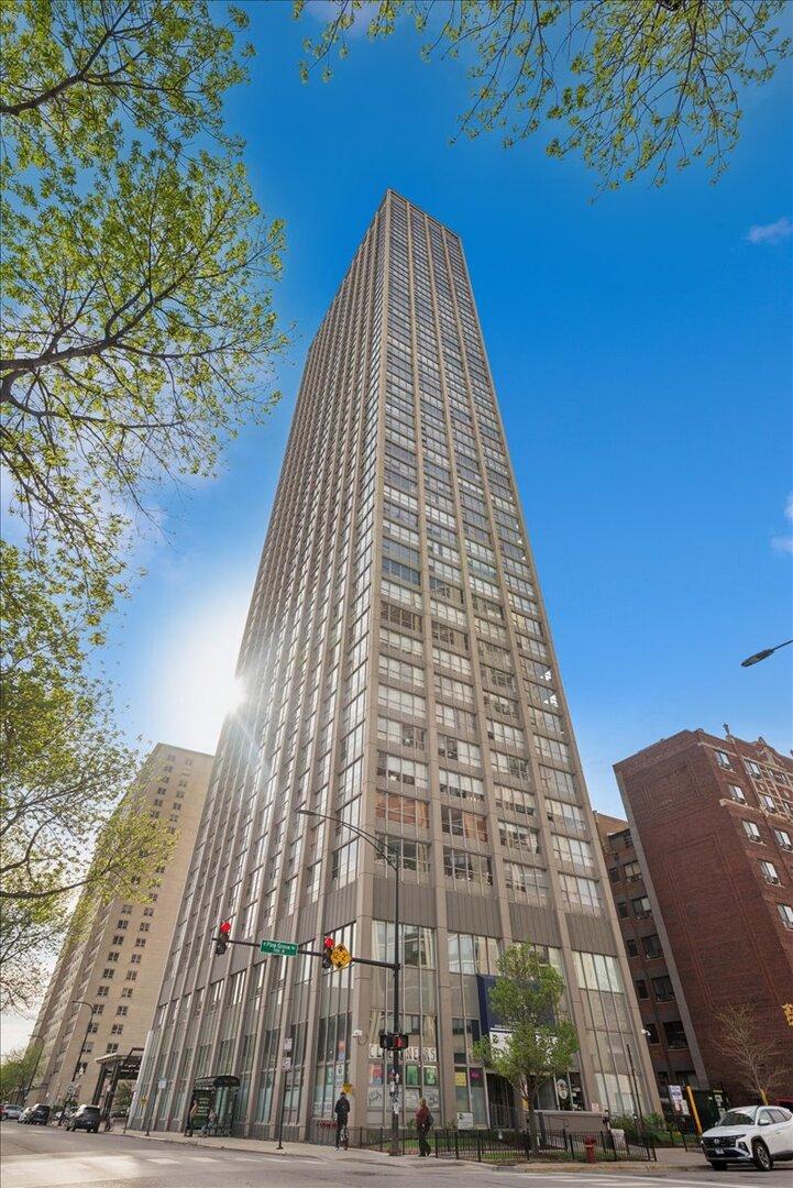 655 W Irving Park Rd. #906, Chicago, IL 60613