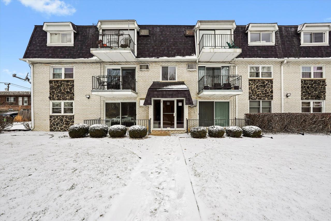 7932 W 93rd St. #2A, Hickory Hills, IL 60457