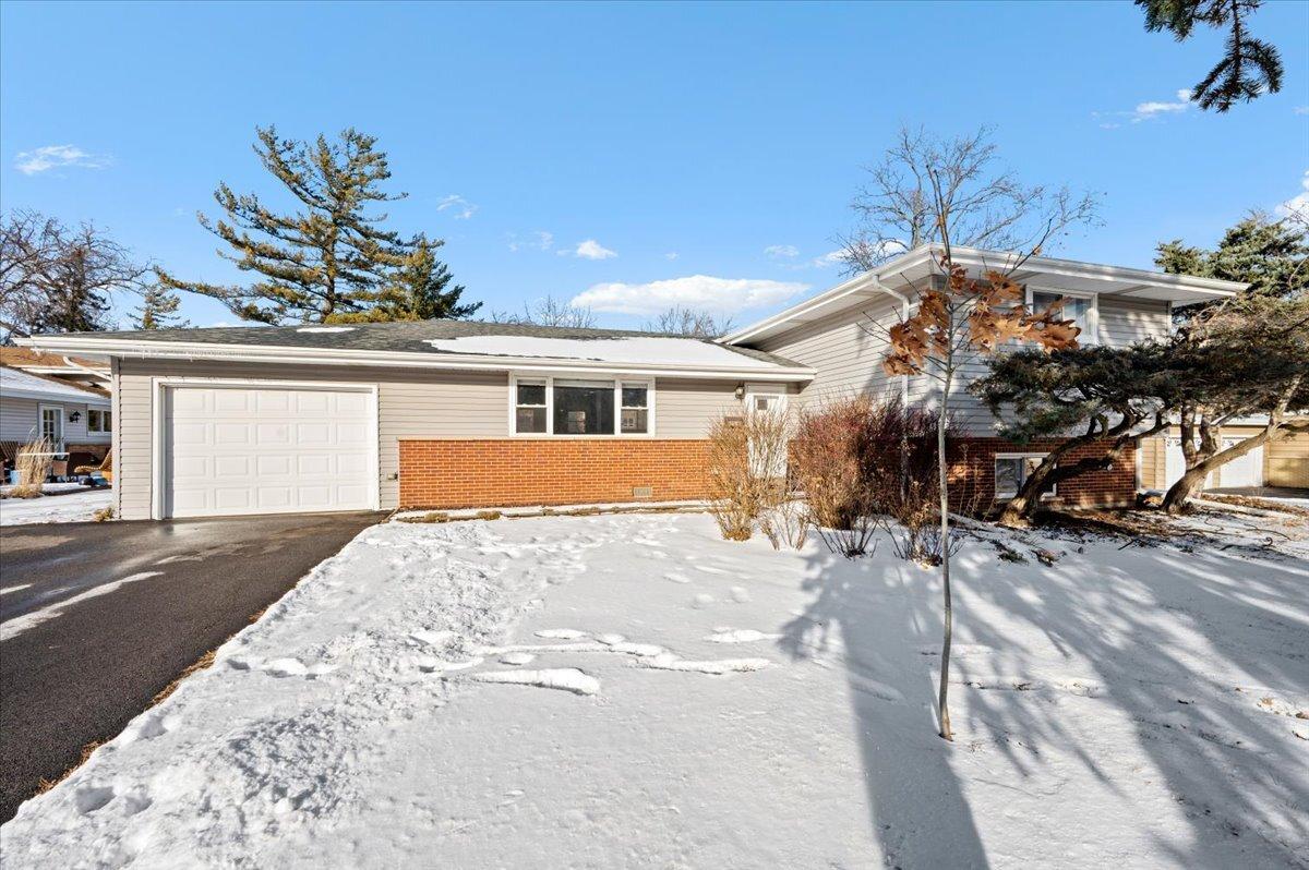 3234 Bellwood Ln., Glenview, IL 60026