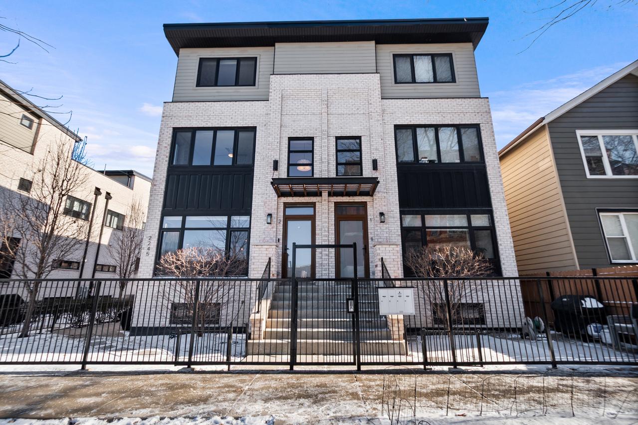 2245 N Rockwell St., Chicago, IL 60647