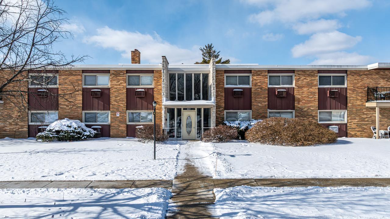 120 Collen Dr. #221A, Lombard, IL 60148