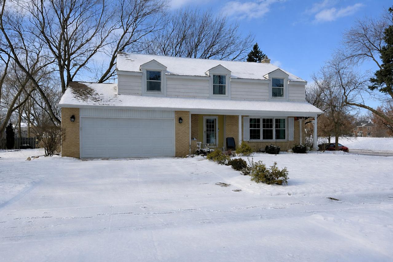 1557 Chickasaw Dr., Naperville, IL 60563