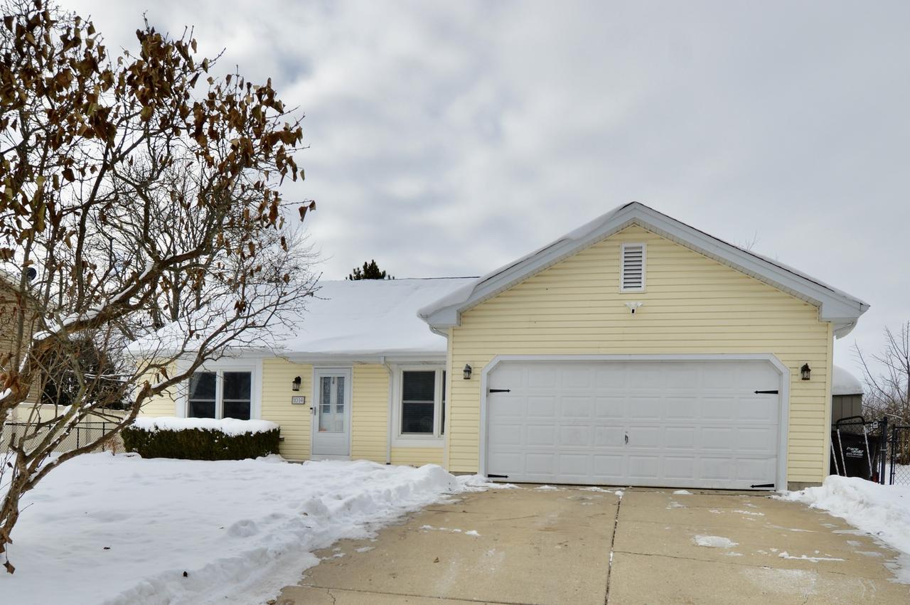 1014 Stonehedge Ct., Crystal Lake, IL 60014